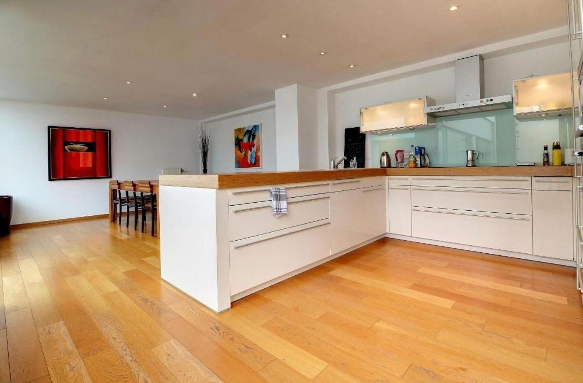 Down Town Spacious Duplex With Private Parking & Game Room Brüksel Dış mekan fotoğraf